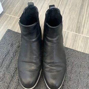 Wishbone flat leather ankle boots size8